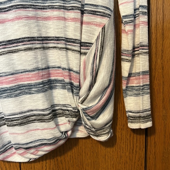 Beautique light weight tee - size small - Picture 2 of 5